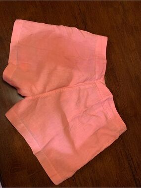 Absolutely gorgeous  pink Italian famous brand name shorts , size 46, 120% Lino.